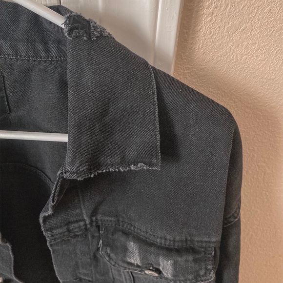 Cropped Jean Jacket - Picture 3 of 3